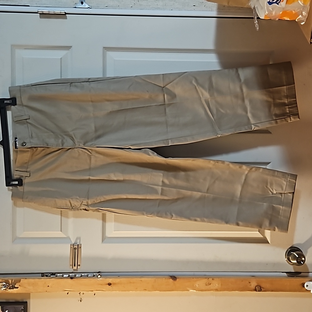 LANDS END KHAKI UNIFORM PANTS: NEW WITHOUT TAGS: SIZE 20